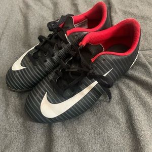 Youth boys Nike soccer cleats size 3.5